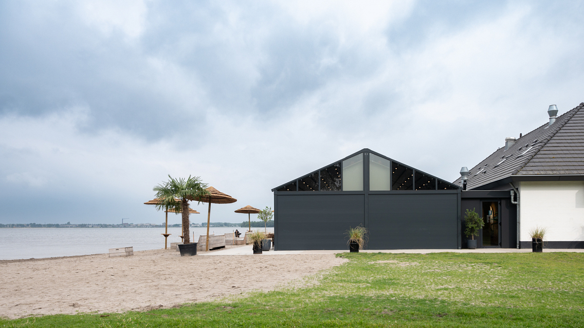 Telstar Beach uitgebreid met jaarrond terras